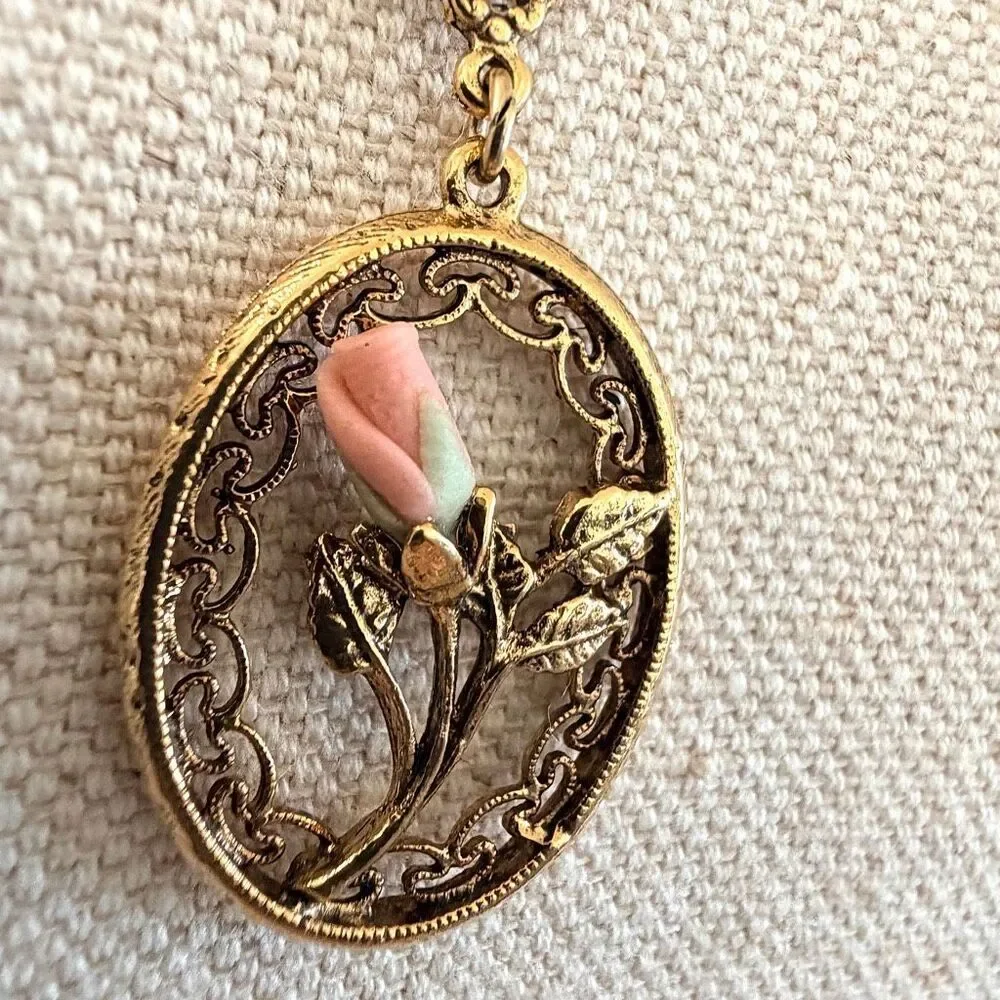 Vintage 1928 Porcelain Rose Pendant Necklace - Picture 3 of 10